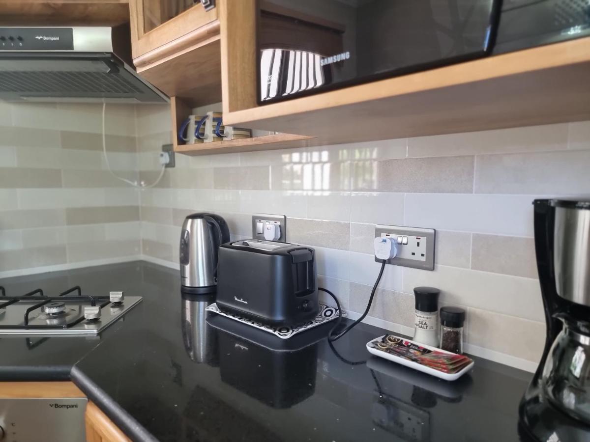 Drake Seaside Studio Apartments Bel Ombre Dış mekan fotoğraf